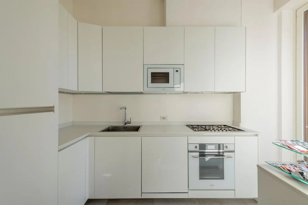 Milan Royal Suites Duomo Carrobbio 0*,  İtalya